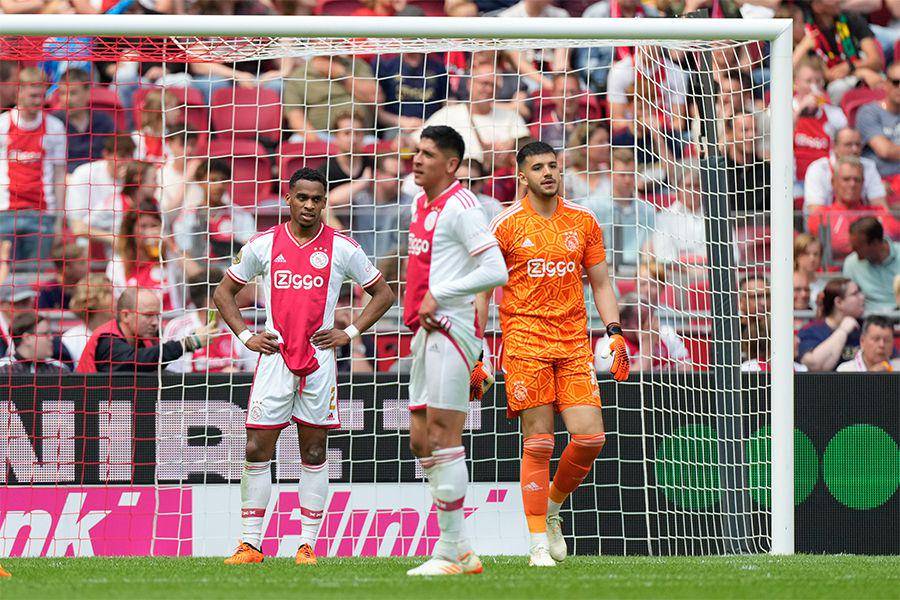 ekspresi kekecewaan para pemain Ajax Amsterdam (english.ajax.nl)