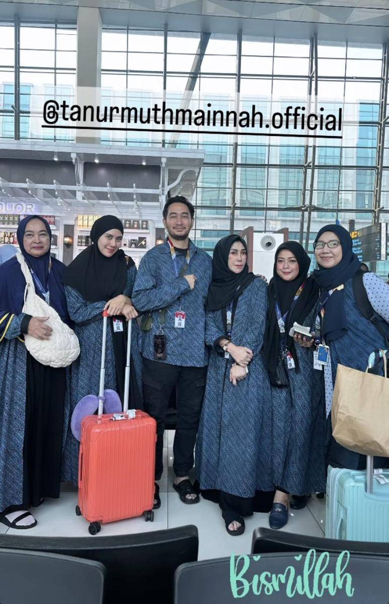 potret Syahnaz Sadiqah umrah bareng suami (Instagram.com/syahnazs)