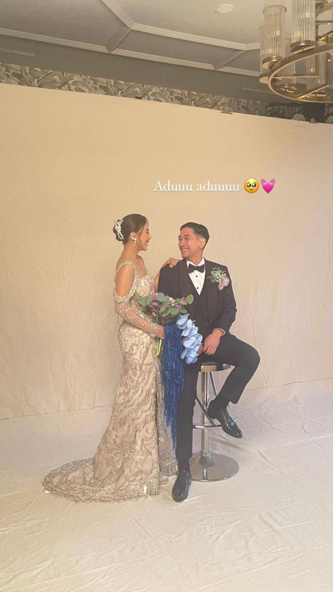 Gaya makeup dan busana resepsi Adinda Thomas (instagram.com/fitaanggriani)