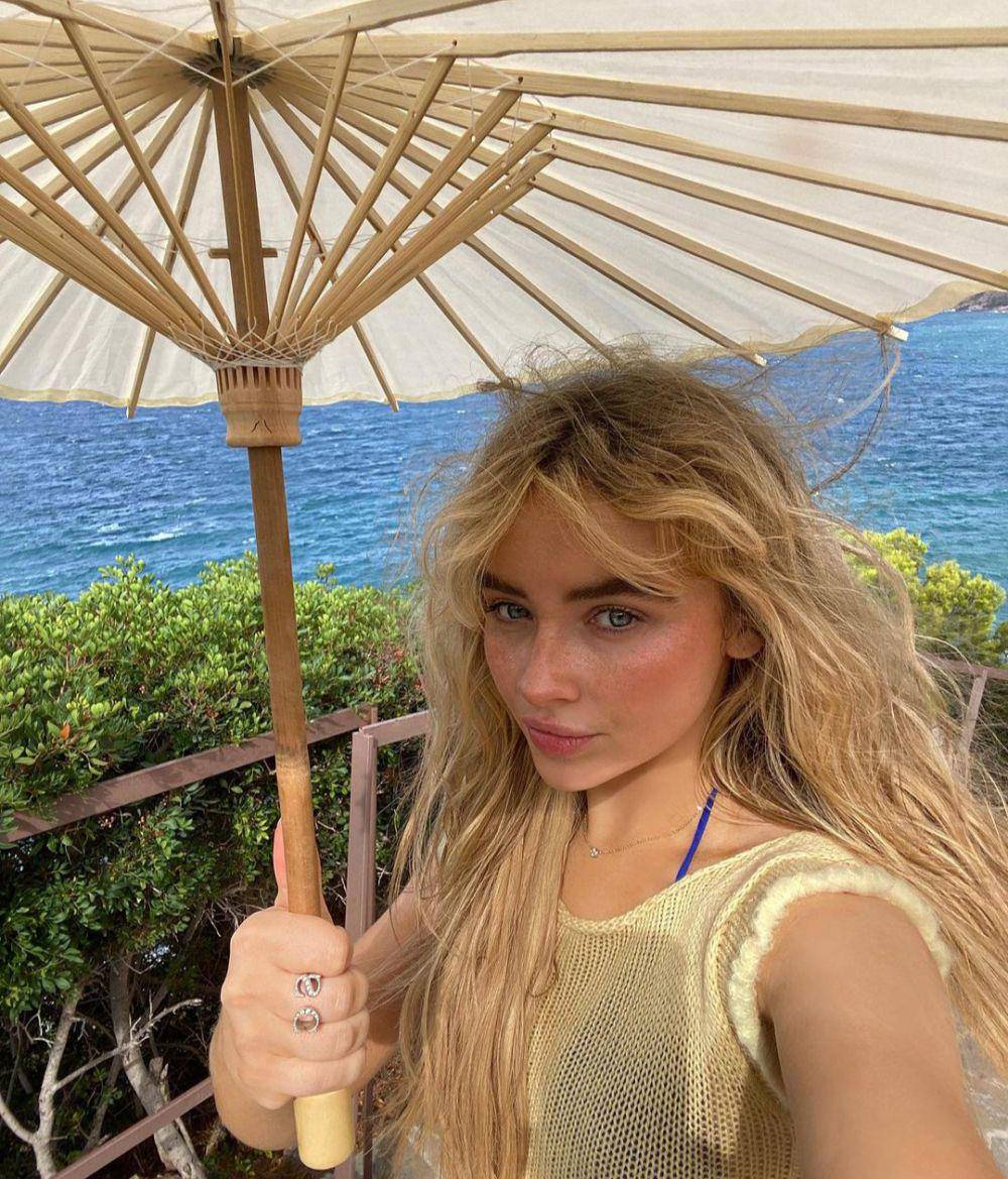 Sabrina Carpenter (instagram.com/sabrinacarpenter)