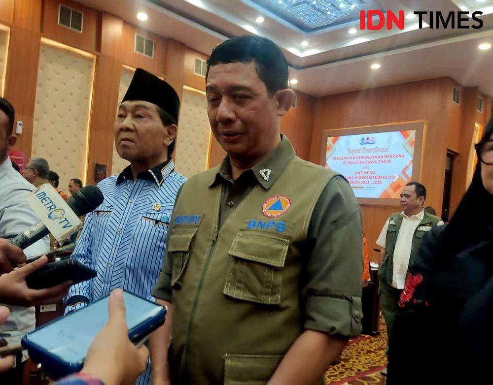 Kepala BNPB, Letjen TNI Suharyanto usai rakor kebencanaan Jatim di Surabaya. IDN Times/Ardiansyah Fajar.