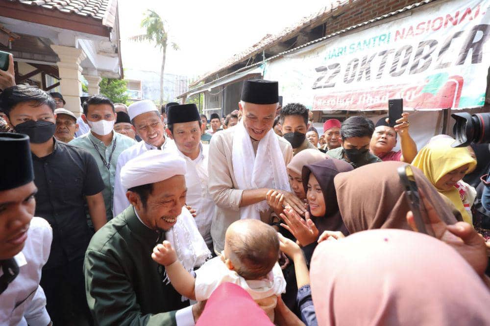 Ganjar Pranowo berkunjung ke Pondok Pesantren (Ponpes) Gedongan, Cirebon, Jawa Barat, pada Minggu (8/10/2023) (IDN Times/Istimewa)