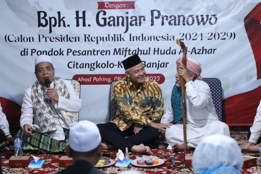 Ganjar Pranowo hadir di acara silaturahmi Masyayikh se-Indonesia di Pondok Pesantren (Ponpes) Miftahul Huda Al-Azhar Citangkolo, Banjar, Jawa Barat (IDN Times/Istimewa)