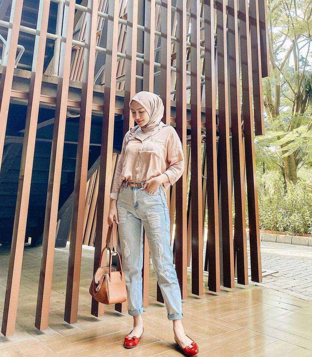 mix and match celana jeans ala Melody Prima (instagram.com/melodyprima)