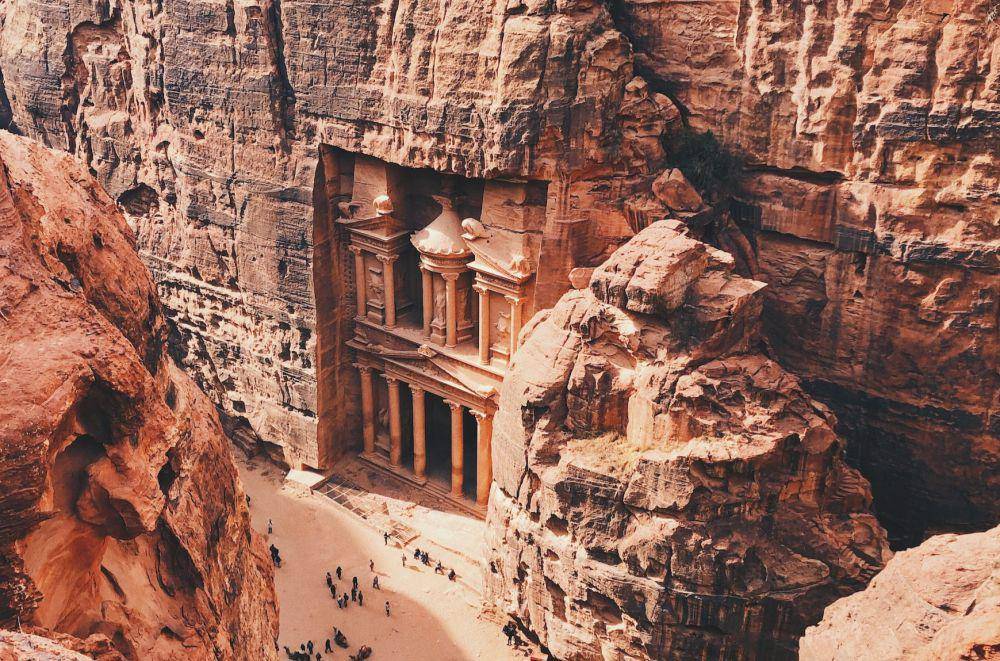 ilustrasi Petra (unsplash.com/@alexrvasey)