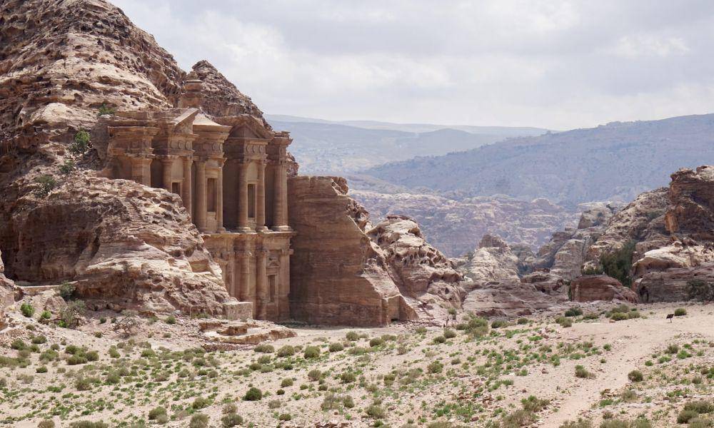 ilustrasi Petra (unsplash.com/@drewgilliam)