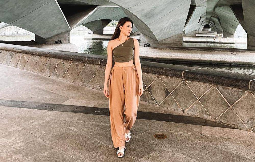 ide outfit pakai sleeveless top ala Natasha Mannuela (instagram.con/natashamannuela)