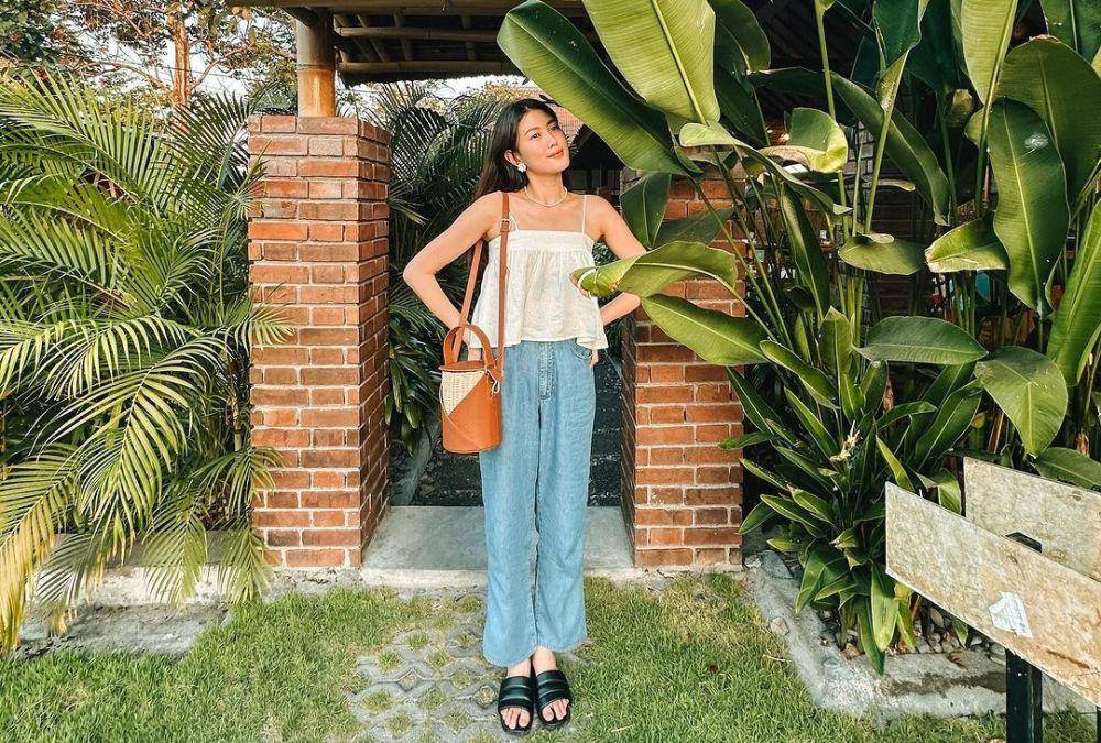 ide outfit pakai sleeveless top ala Natasha Mannuela (instagram.con/natashamannuela)