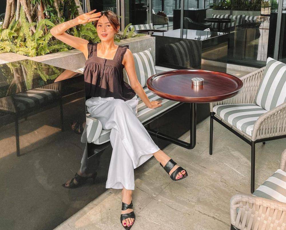 ide outfit pakai sleeveless top ala Natasha Mannuela (instagram.con/natashamannuela)