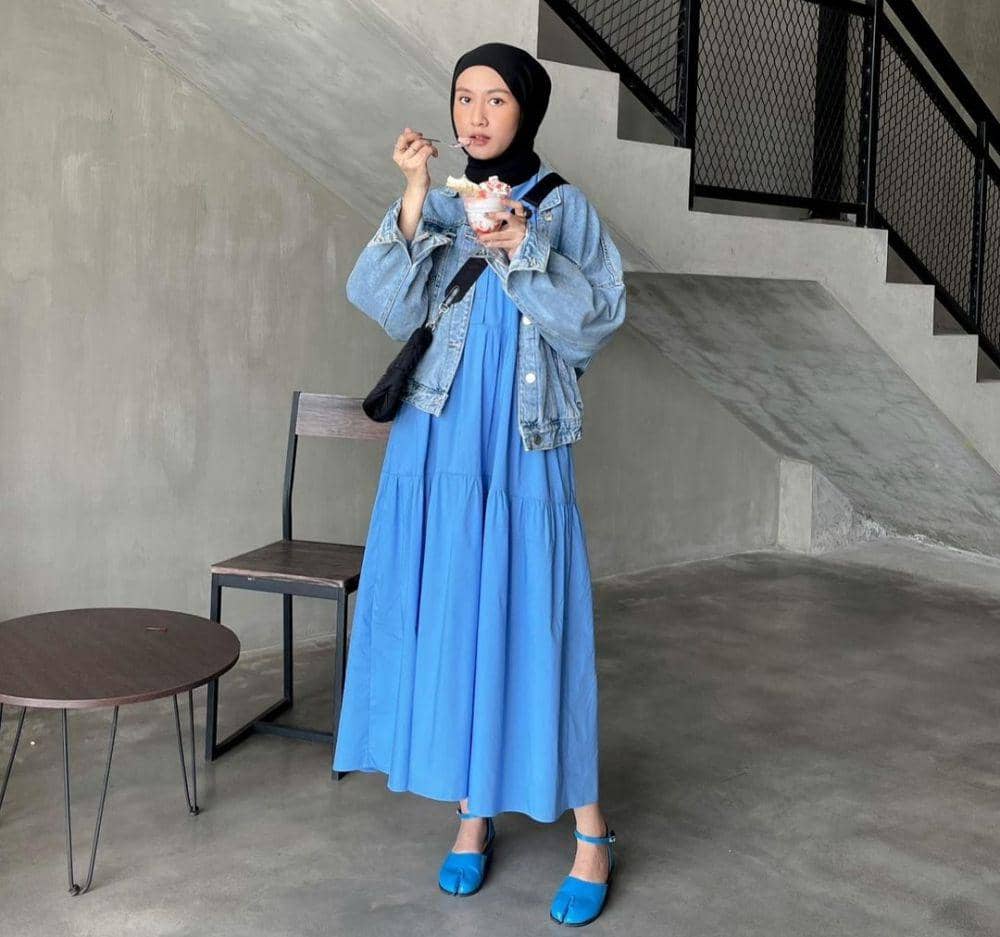 ide outfit pakai denim jacket ala Inas Rana (instagram.com/inasrana)