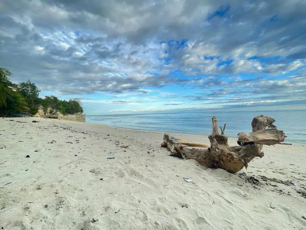 5 Wisata Pantai di Polewali Mandar, Ramai Dikunjungi Wisatawan | IDN Times Sulsel