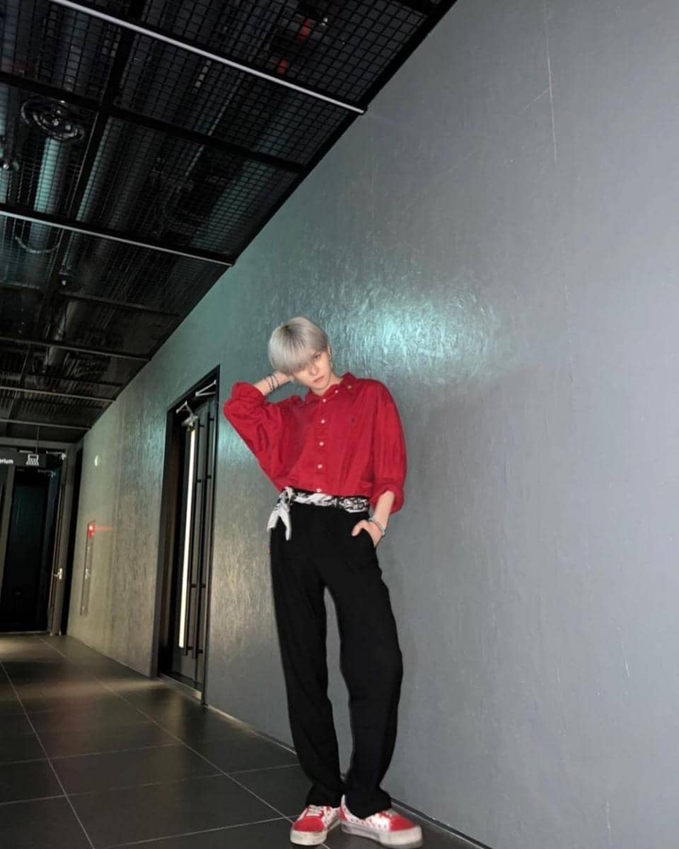 outfit cerah ala Yoshi TREASURE (instagram.com/yg_treasure_official)