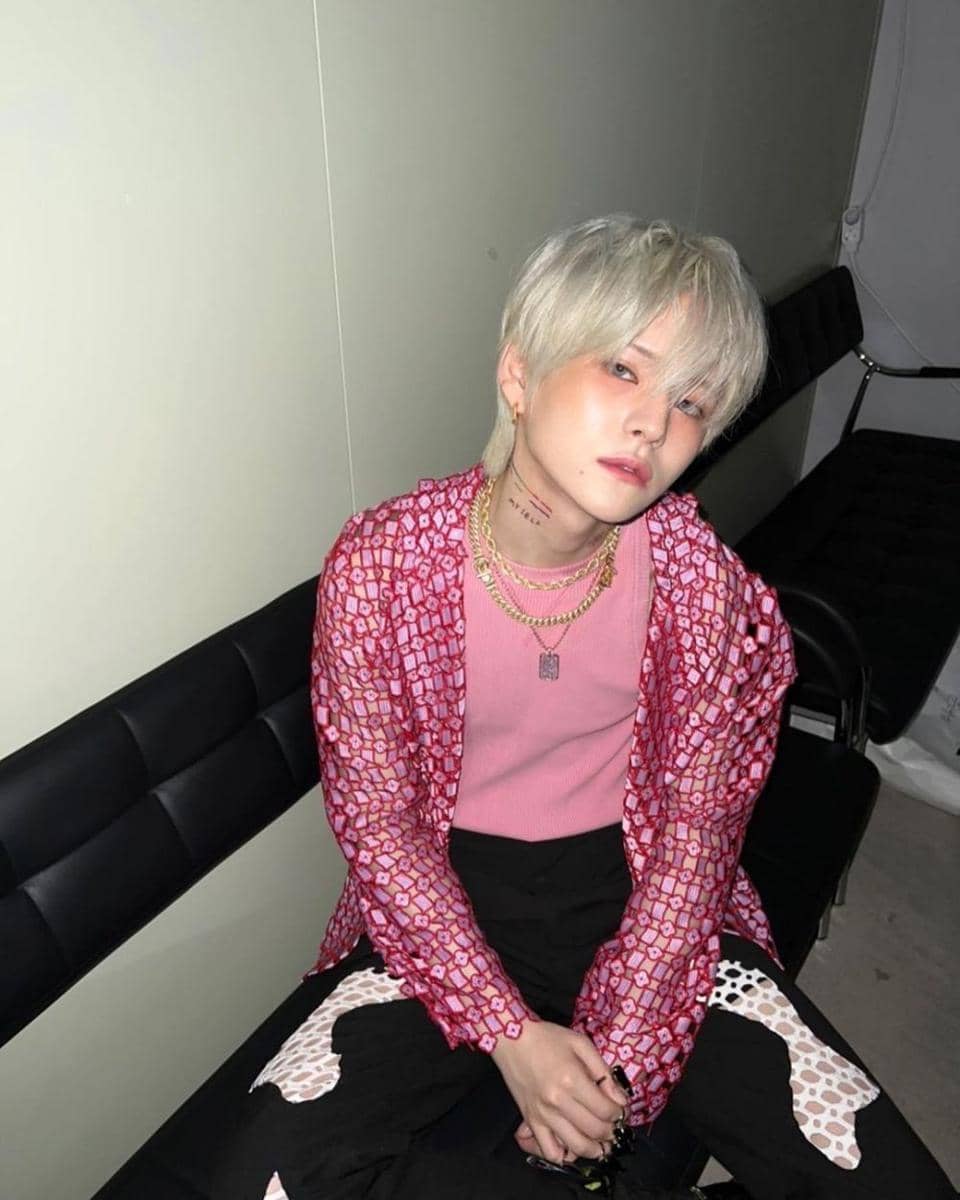 outfit cerah ala Yoshi TREASURE (instagram.com/yg_treasure_official)