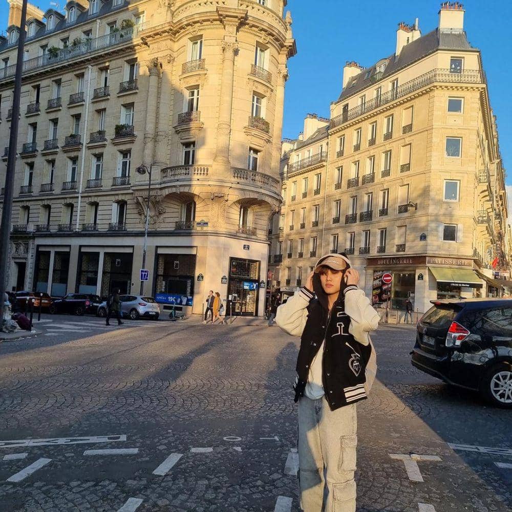 jaket varsity ala Jacob THE BOYZ (instagram.com/official_theboyz)