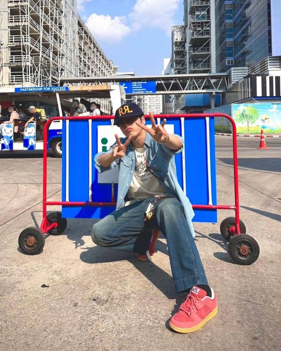 outfit cerah ala Yoonjaehyuk TREASURE (instagram.com/yg_treasure_official)