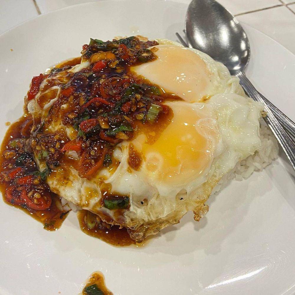 Nasi telur Kopi Ko Acung, Jakarta (instagram.com/bluebeyyimuffin)