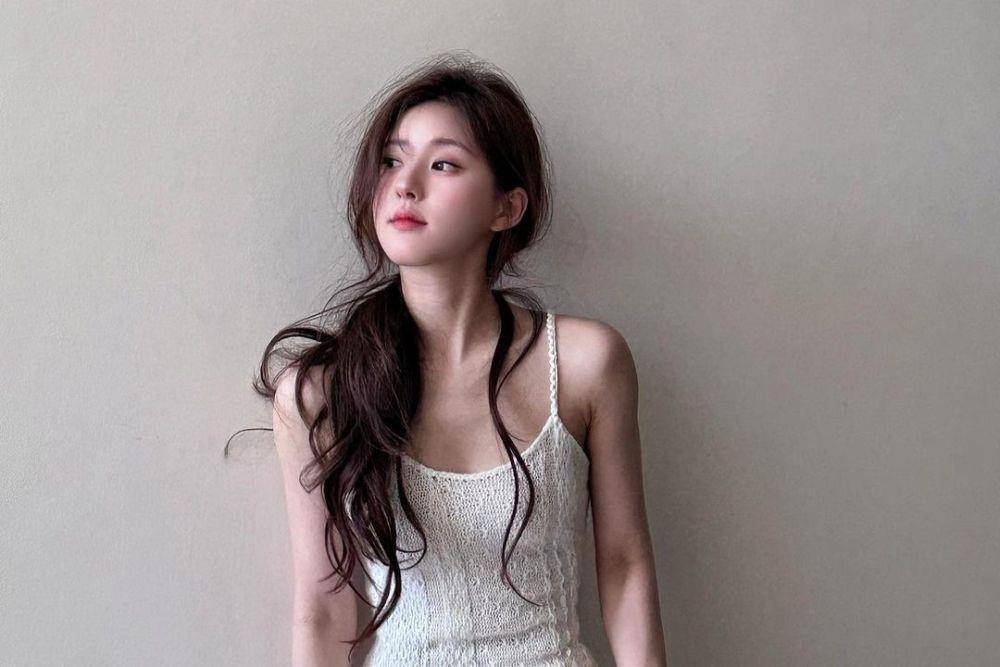 Zhao Lusi (instagram.com/rooosyzh09)