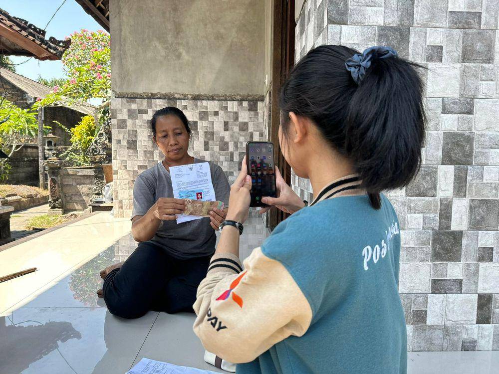 PT Pos Indonesia (Persero) terus berupaya memberikan pelayanan terbaik, terutama dalam menjalankan layanan fund distribution untuk masyarakat. (dok. PT Pos Indonesia)