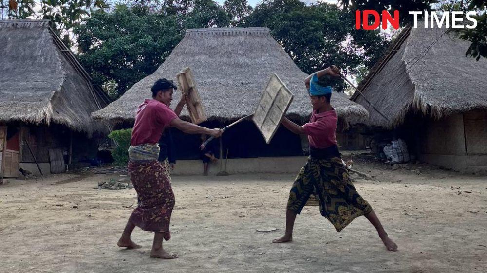 Terios 7 Wonders Lombok: Mengintip Keunikan Desa Sasak Ende dan Senaru