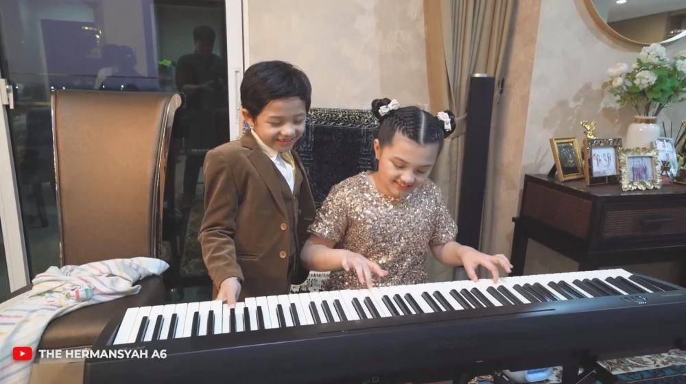 Arsy nyanyi di pernikahan (YouTube.com/The Hermansyah A6)