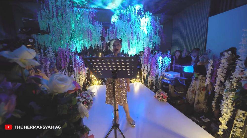 Arsy nyanyi di pernikahan (YouTube.com/The Hermansyah A6)