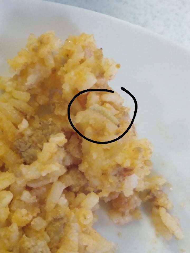 potret momen ngeselin di kantin sekolah (reddit.com/user/Baron_CZ)