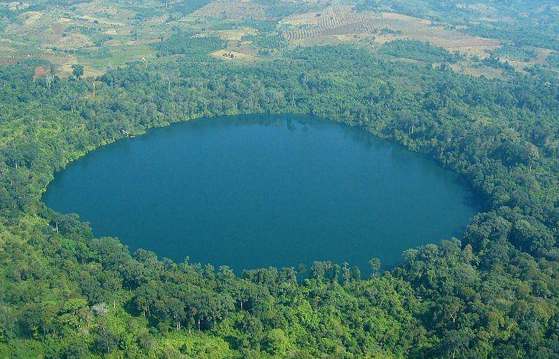 Danau Yeak Laom (commons.wikimedia.org/Ethan Crowley)