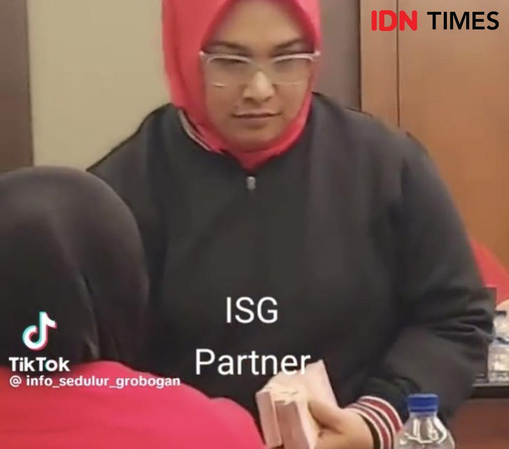 Viral! Wakil Bupati Blora Etik Bagi-Bagi Uang saat Acara PDIP