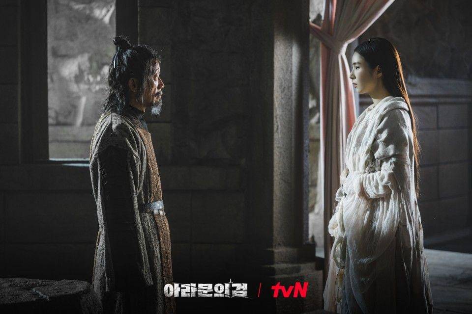 cuplikan Jung Suk Yong dan Shin Se Kyung di drakor Arthdal Chronicles: The Sword of Aramun (dok. tvN/Arthdal Chronicles: The Sword of Aramun)