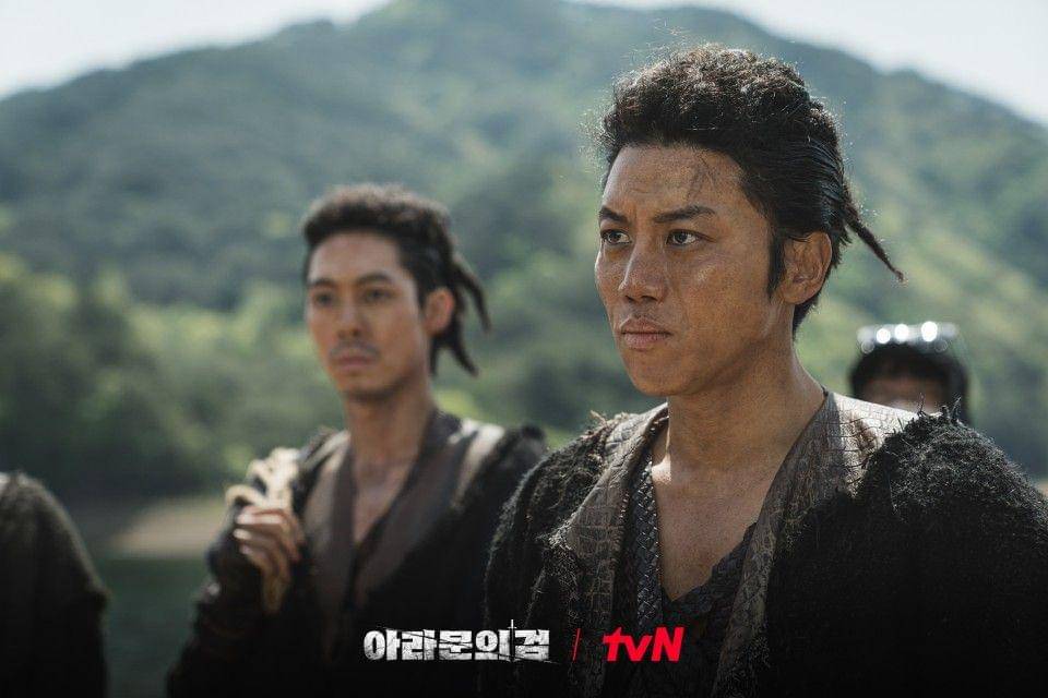 cuplikan Eum Moon Suk di drakor Arthdal Chronicles: The Sword of Aramun (dok. tvN/Arthdal Chronicles: The Sword of Aramun)