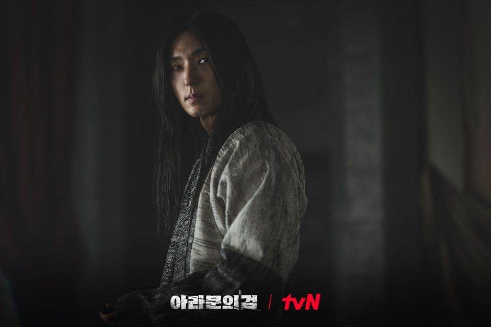 cuplikan Lee Joon Gi di drakor Arthdal Chronicles: The Sword of Aramun (dok. tvN/Arthdal Chronicles: The Sword of Aramun)