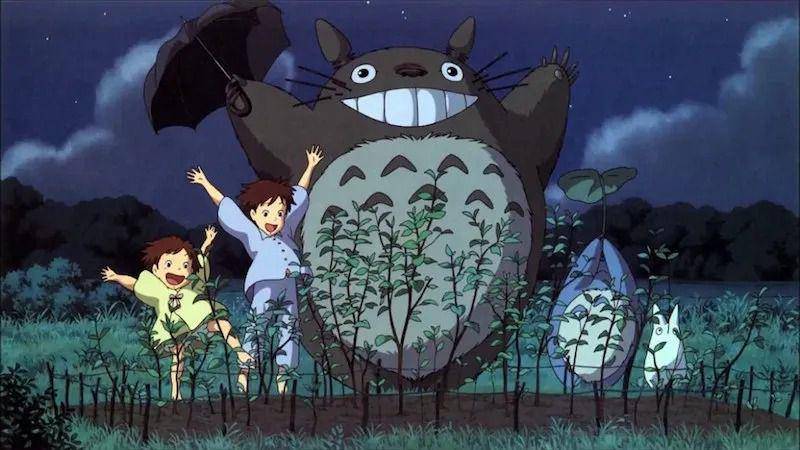 Totoro sedang menumbuhkan tanaman (dok. Studio Ghibli/My Neighbor Totoro)