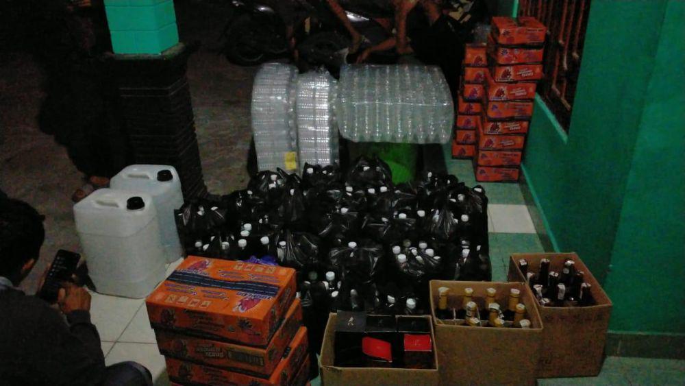 Polisi Tangkap Pembuat Miras Oplosan di Srandakan Bantul