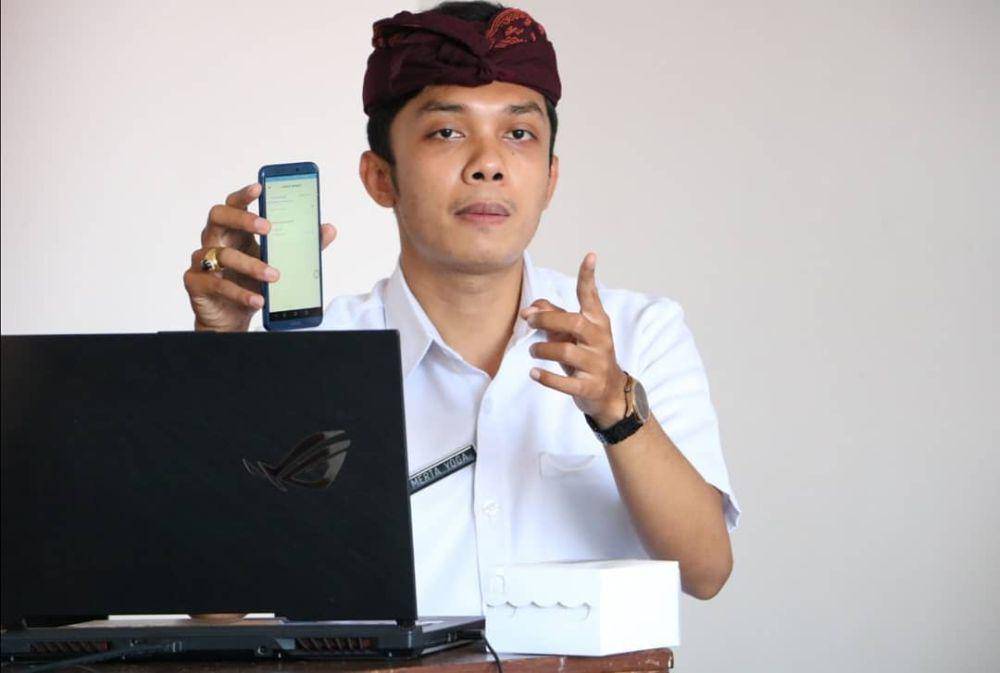 Merta Yoga melakukan pelatihan penggunaan aplikasi Fish Go. (instagram.com/mertayogapr)