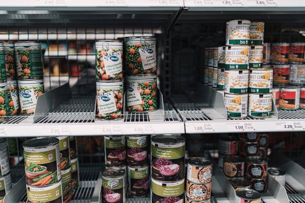 ilustrasi makanan kaleng (unsplash.com/@purzlbaum)