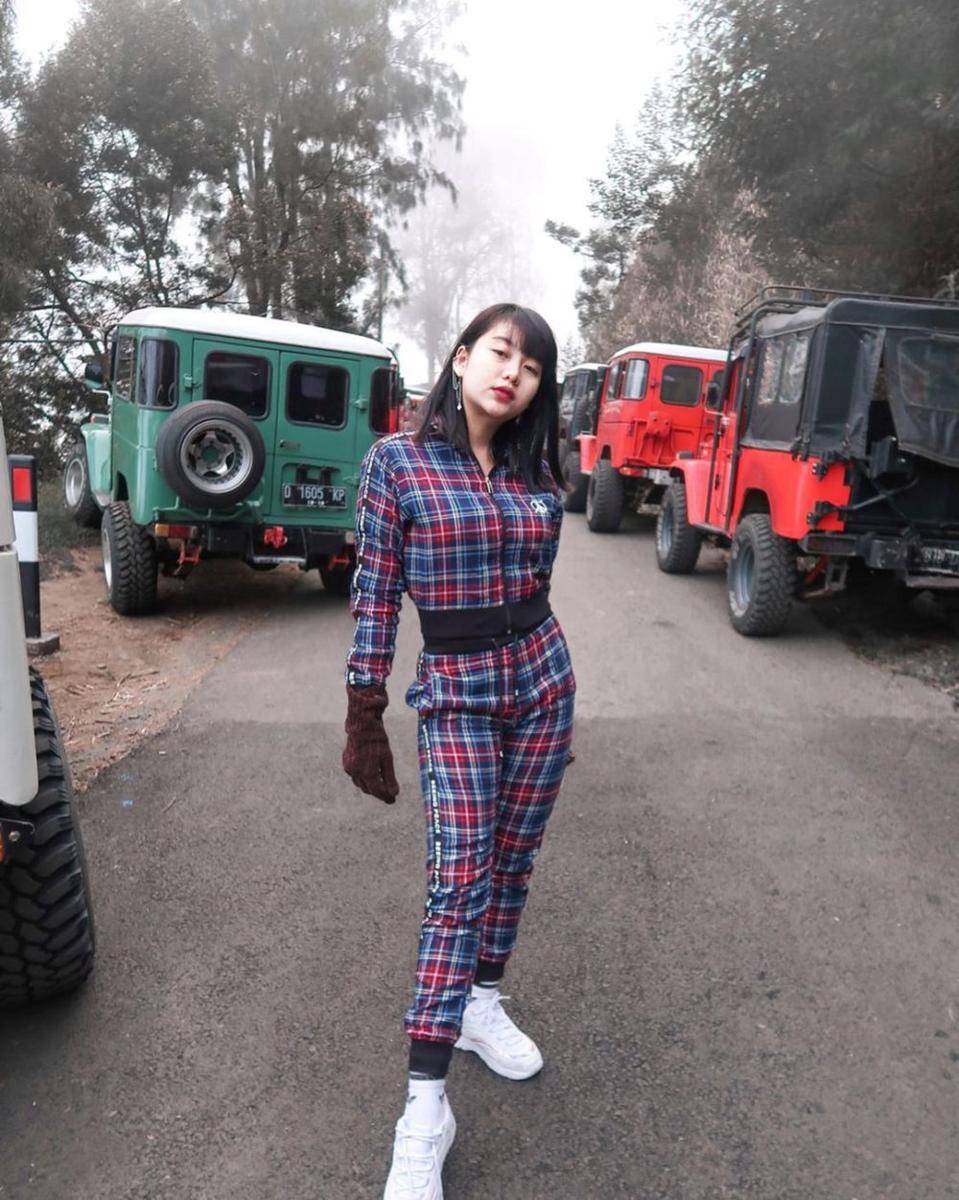 ide outfit one set ala Ghea Indrawari (instagram.com/gheaindrawari)