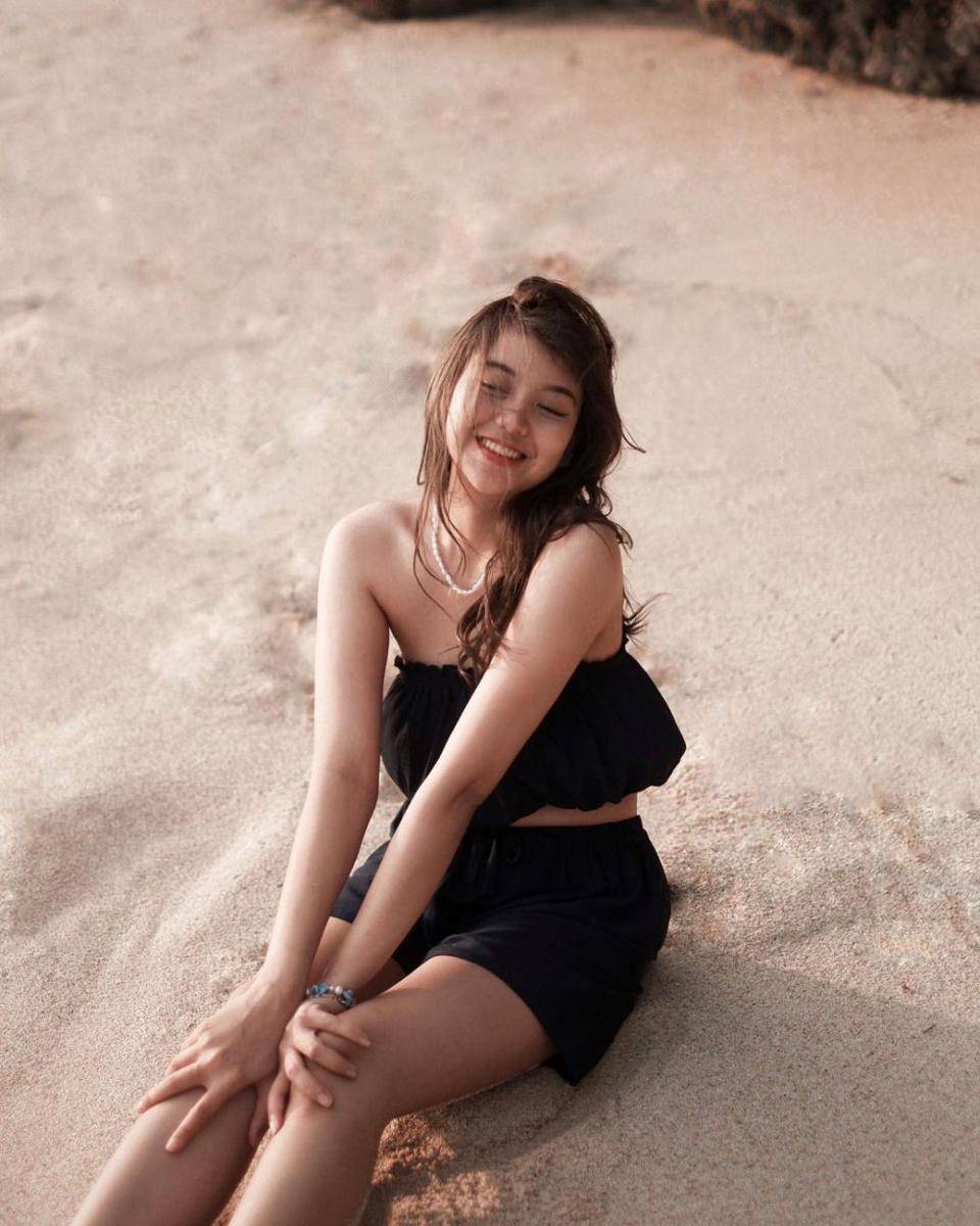 ide outfit one set ala Ghea Indrawari (instagram.com/gheaindrawari)