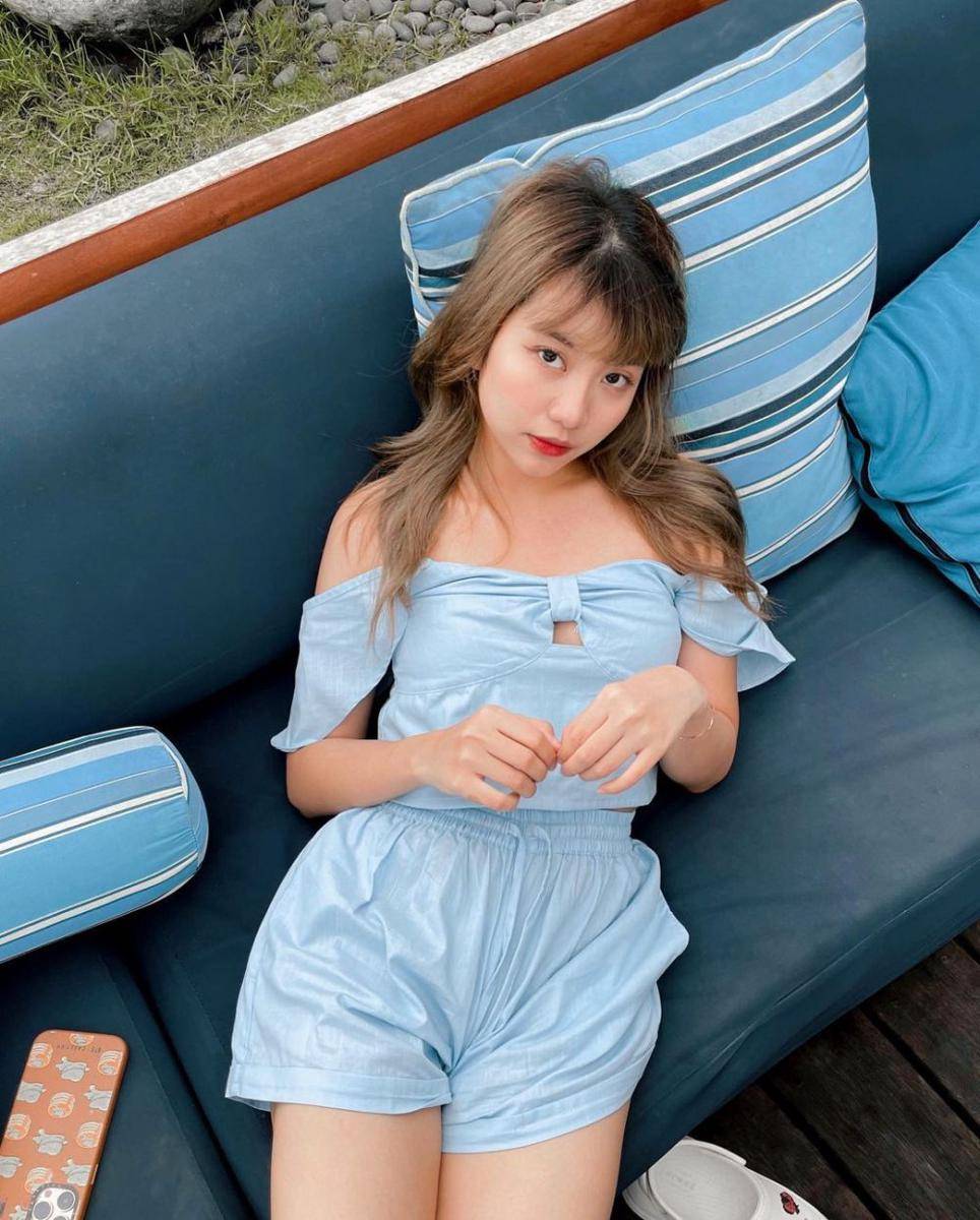 ide outfit one set ala Ghea Indrawari (instagram.com/gheaindrawari)