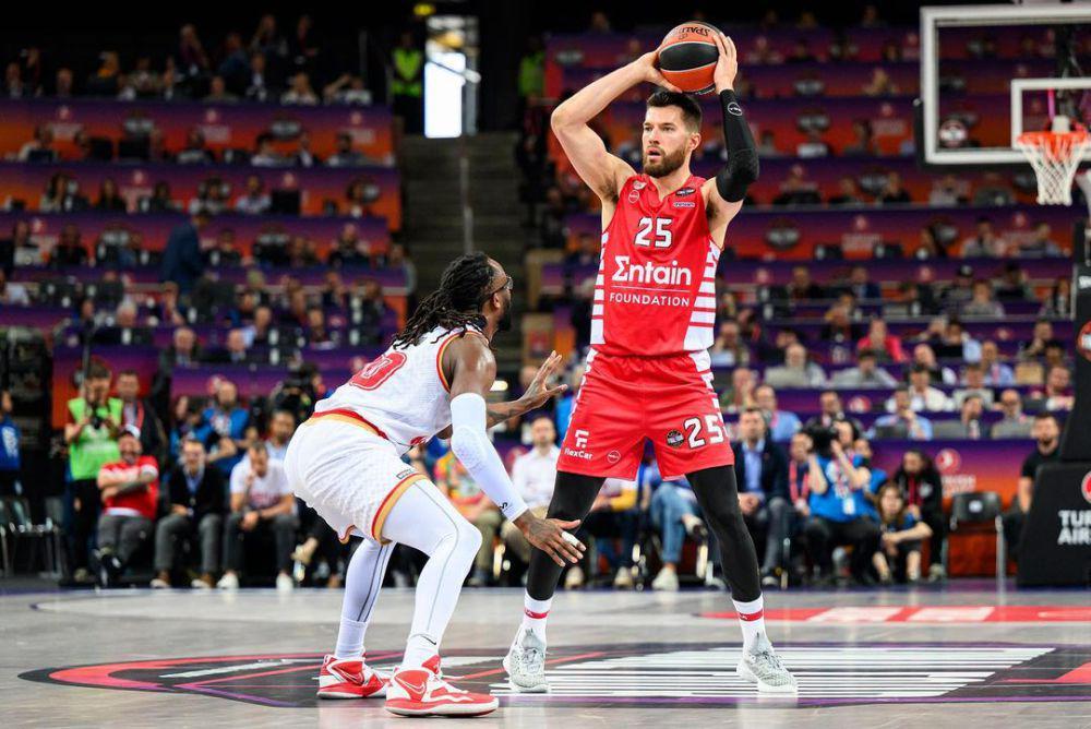 10 Potret Alec Peters, Power Forward Andalan Olympiacos Piraeus