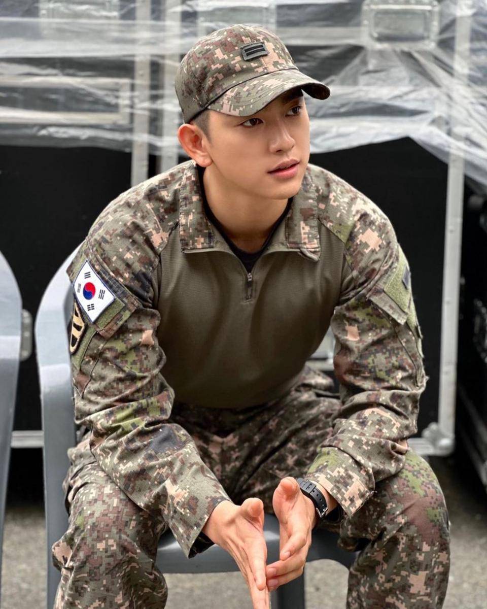 Park Jin Young (instagram.com/jinyoung_0922jy)