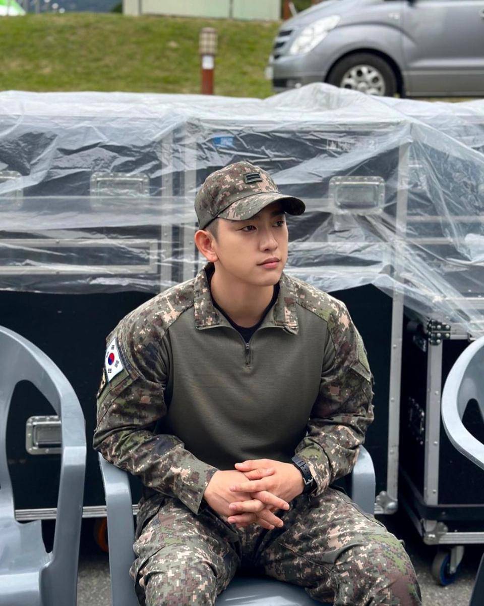 Park Jin Young (instagram.com/jinyoung_0922jy)