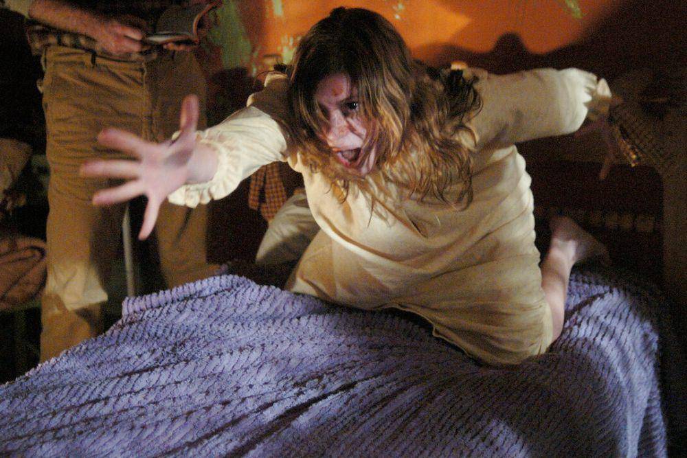 Jennifer Carpenter dalam film The Exorcism of Emily Rose (dok. Lakeshore Entertainment/The Exorcism of Emily Rose)