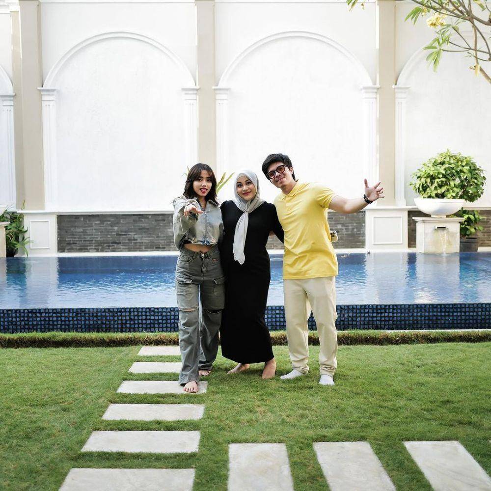 Fuji dan Aurel Atta (instagram.com/attahalilintar)