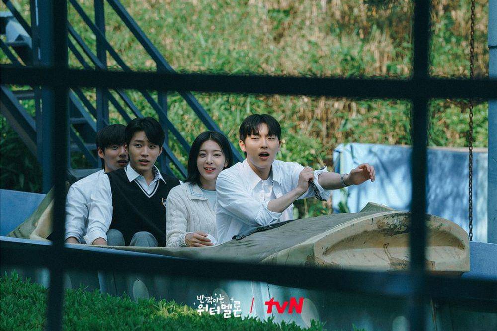 Still cut drama Twinkling Watermelon (instagram.com/tvn_drama)