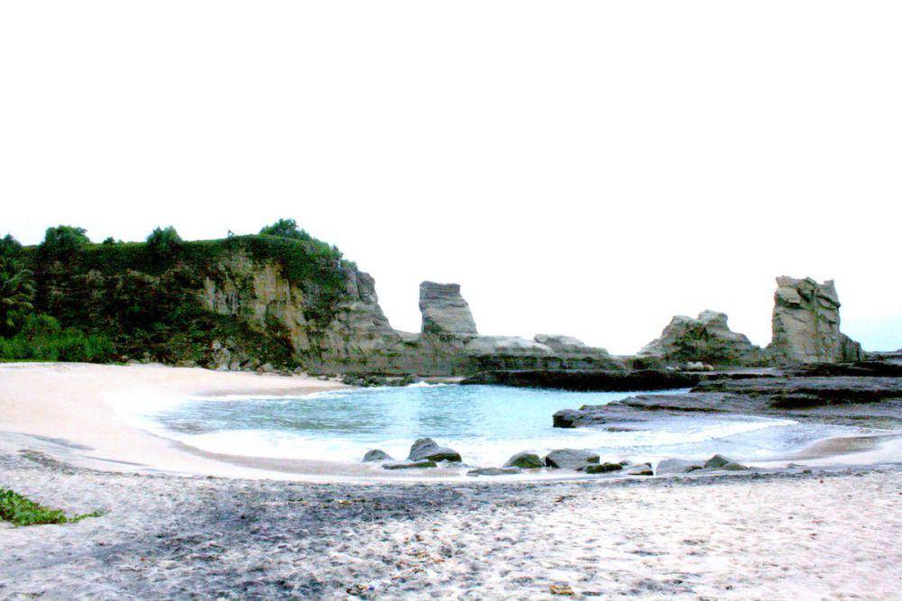 Pantai Klayar (flickr.com/Doni Ismanto)
