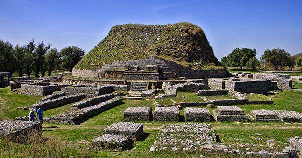 The Archeological City of Taxila (en.wikipedia.org/Sasha Isachenko)