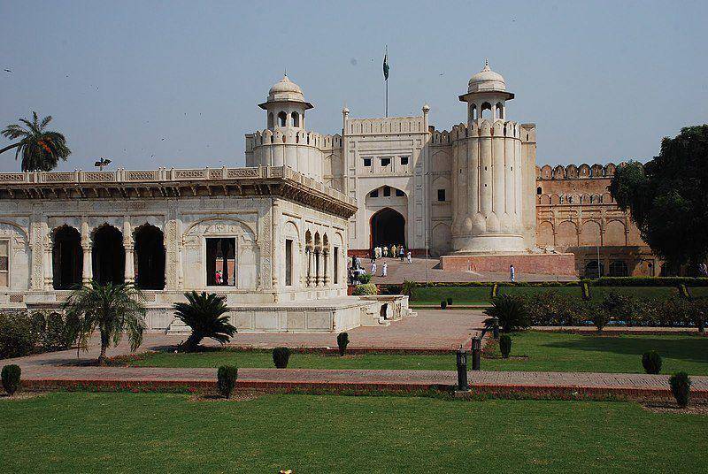 Lahore Fort and Shalimar Gardens (commons.wikimedia.org/Genius M.Nasim)