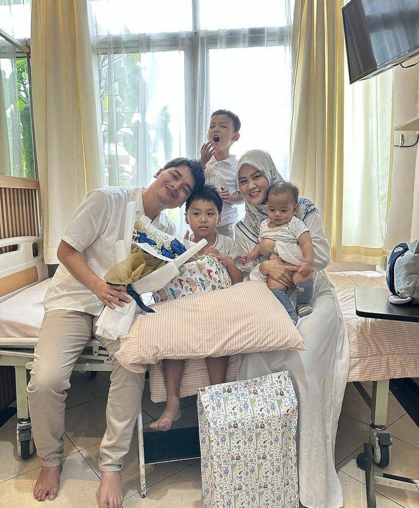 potret Alvin Faiz jenguk Yusuf disunat (Instagram.com/alvin_411)