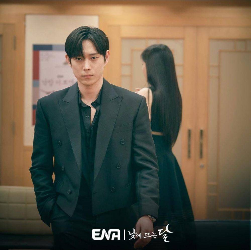 Kim Young Dae di drama Moon In The Day (instagram.com/channel.ena.d)