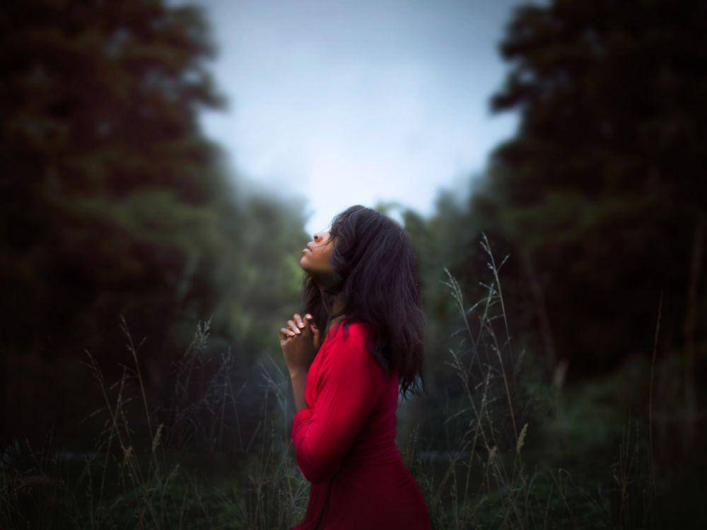 ilustrasi berdoa (unsplash.com/Diana Simumpande)